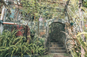 Earthship amazing Cabins with lake view